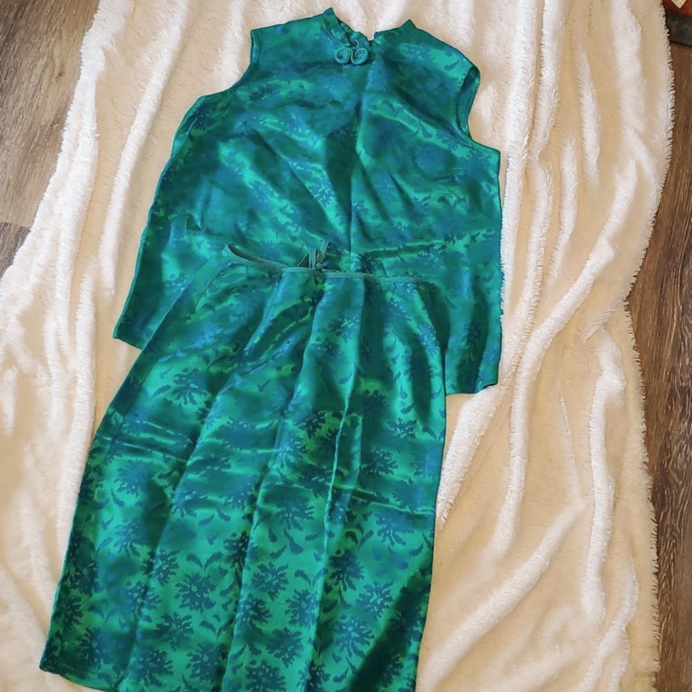 Vintage Jacquard oriental top and skirt set. Size small.